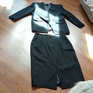 Rene Rowan For Saville %100 Wool Blazer Skirt Set